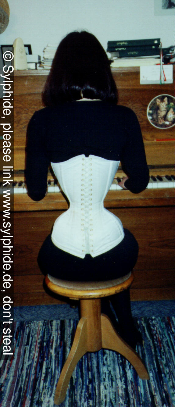 Satin corset tight laced to 17 inch - Sylphide - Tight corsets, figure  training, waist reduction and tightlacing