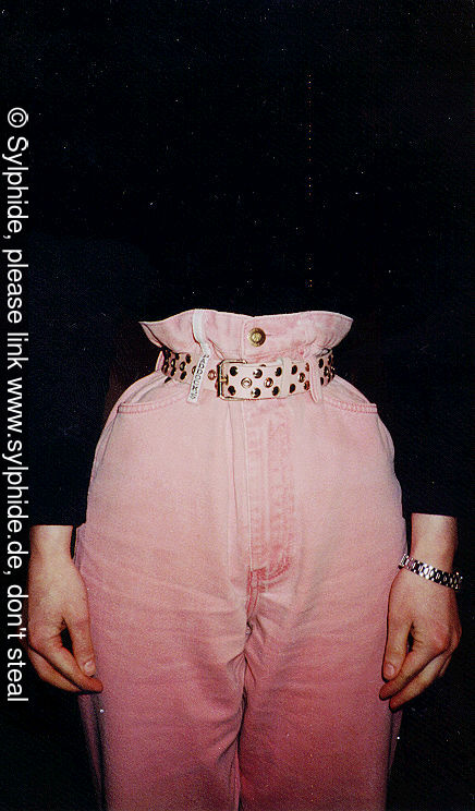 https://www.sylphide.de/en/gallery/img/tight-17-inch-corset-under-clochard-jeans-high-waist-sylphide-figure-training-lacing-laced-wasp-tightlaced.jpg